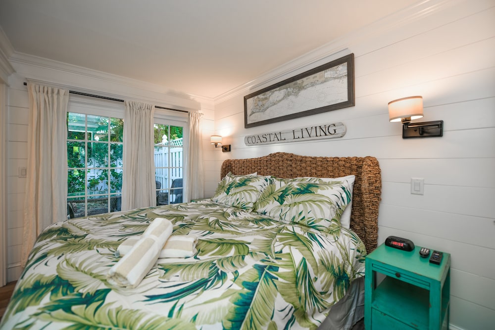 Tropical Breeze Resort 13/77