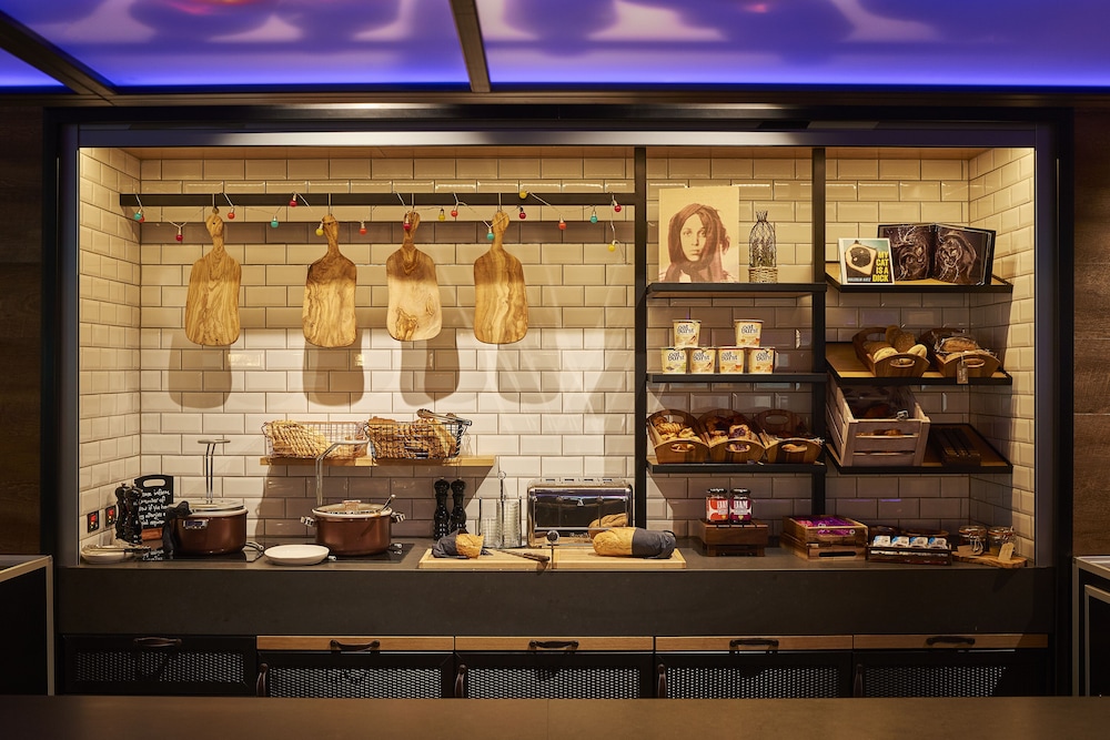 MOXY LONDON STRATFORD in LONDON