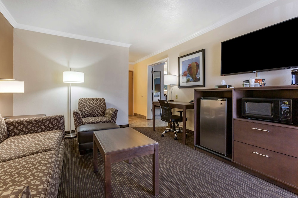 Best Western Airport Albuquerque Inn Suites Hotel & Suites 24/40