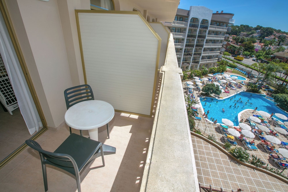 PARK, APARTMENT, POOL VIEW