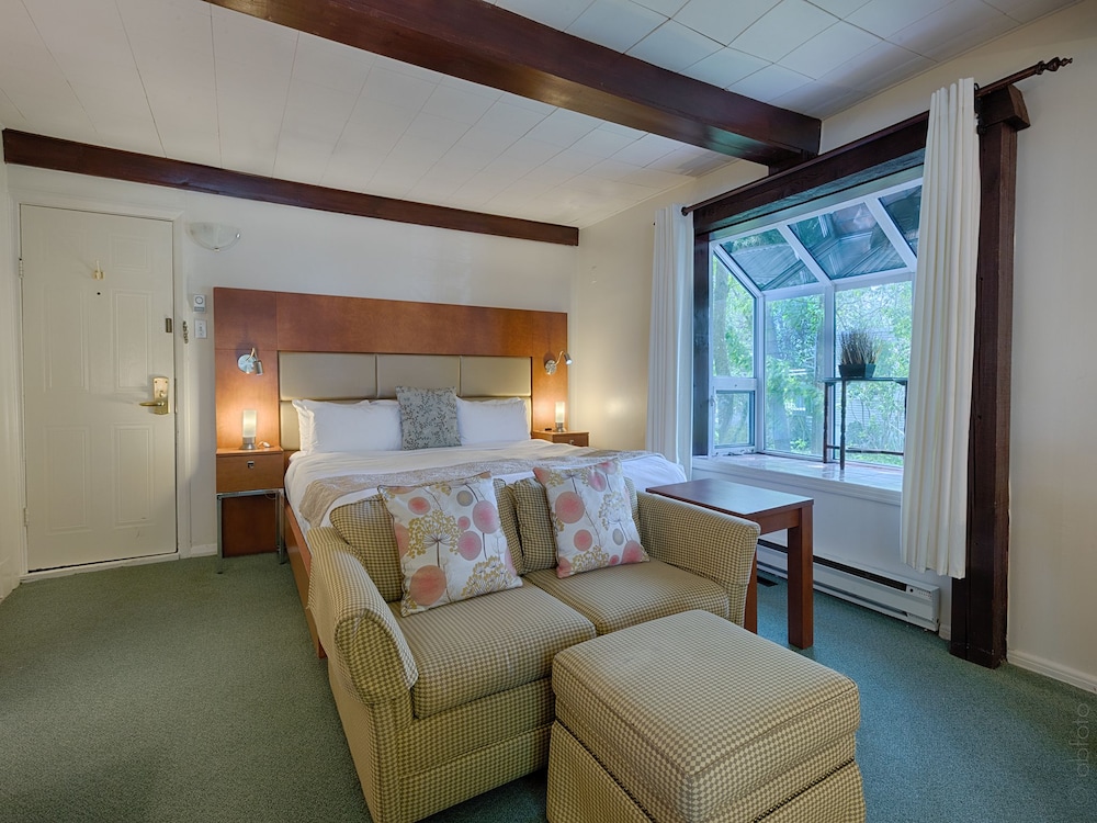 Auberge Handfield 9/50