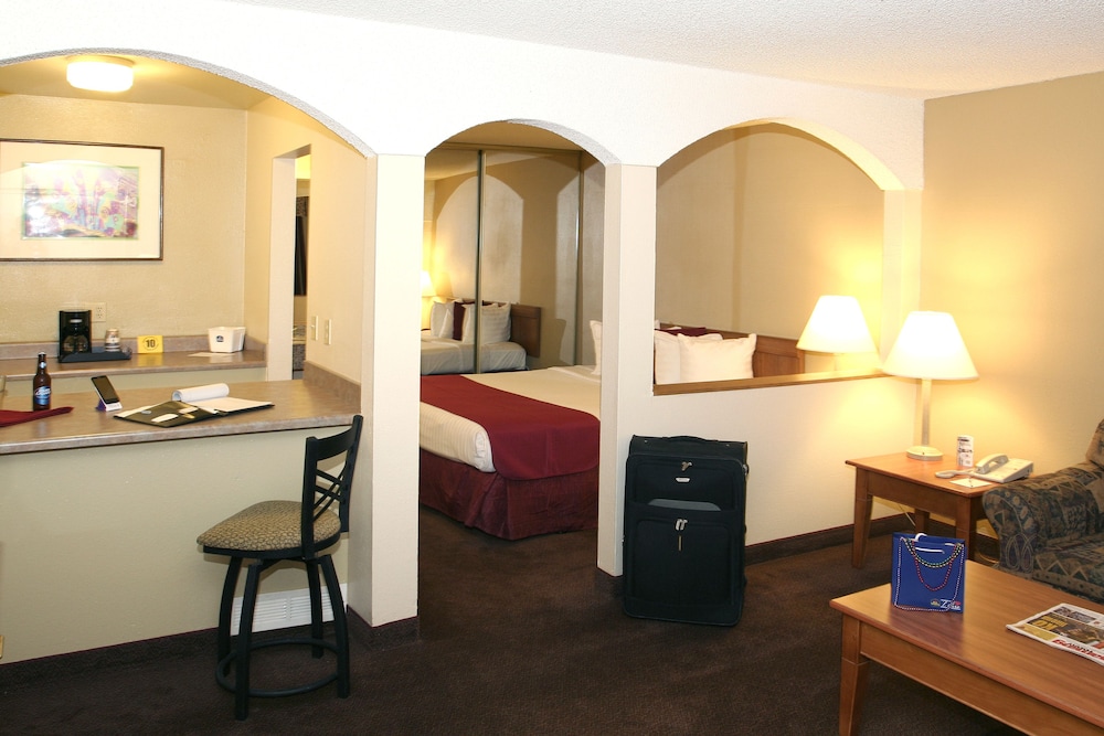 Mardi Gras Hotel and Casino 34/36