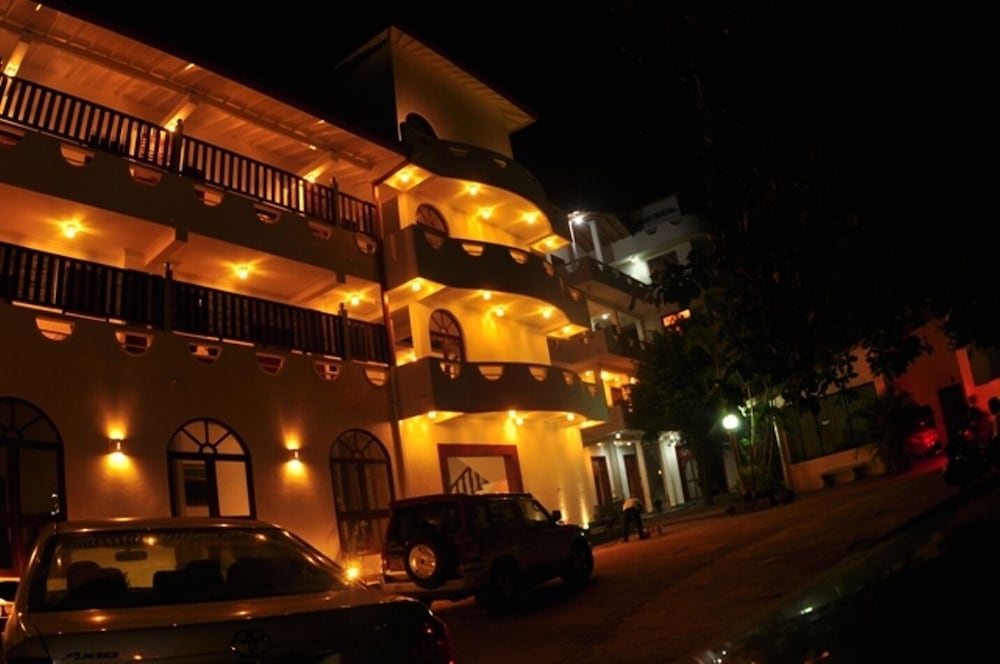 Oasey Beach Hotel 2/69
