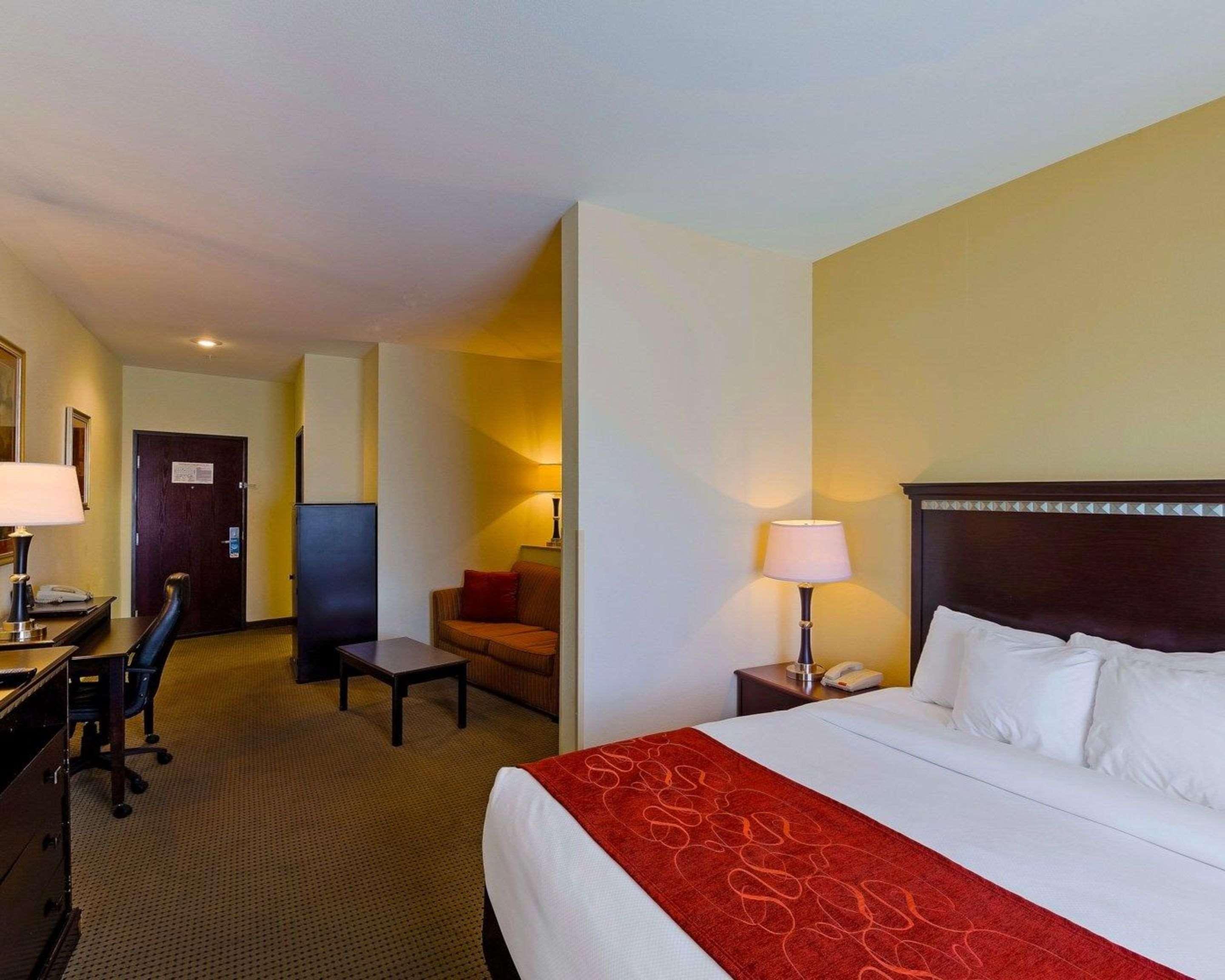 SUITE, KING BED