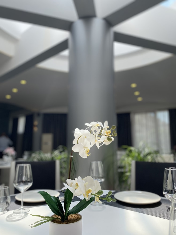 Atrium Deluxe Resort 55/62