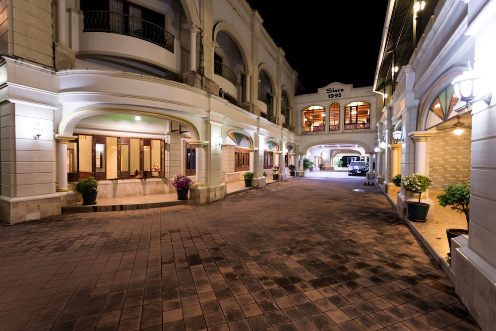 Erawan Hotel 56/66