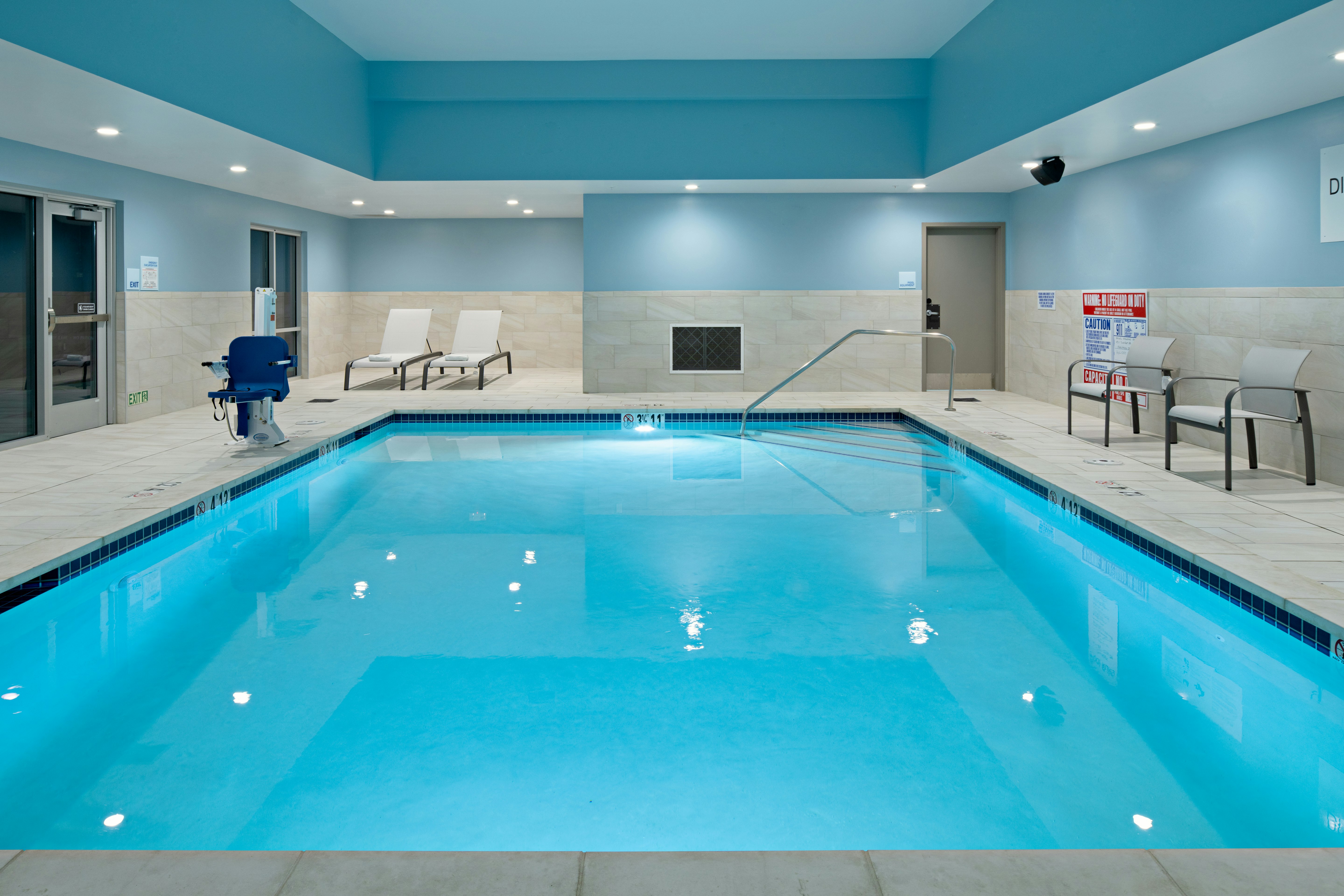 Holiday Inn Express & Suites - Hollister, an IHG Hotel 18/40