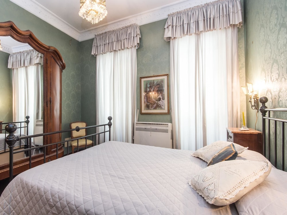 RSH Spanish Steps Luxury Apartment 4/44