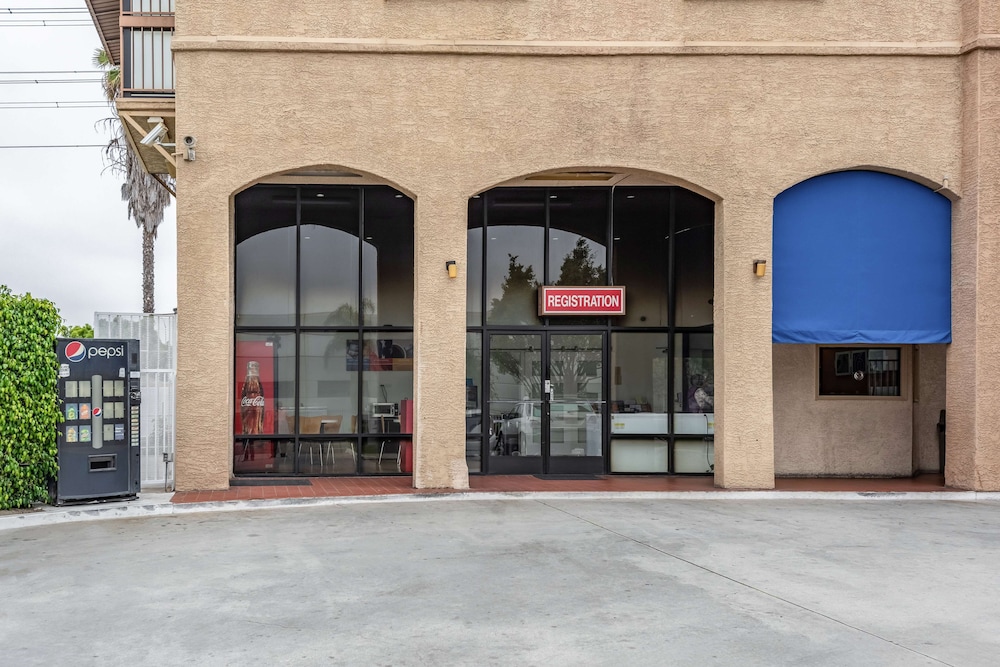 Motel6 Gardena, CA - South 20/25