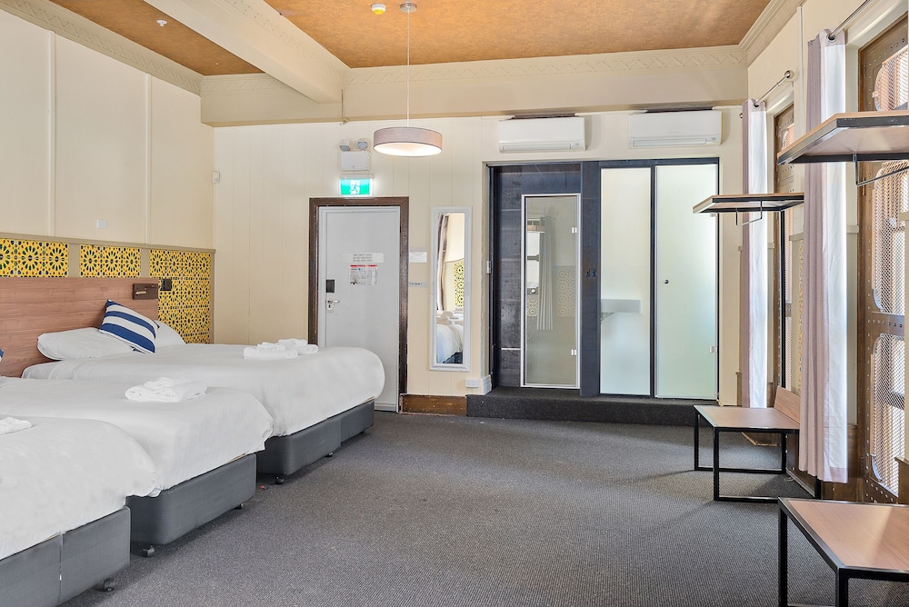 Criterion Hotel Sydney 10/64
