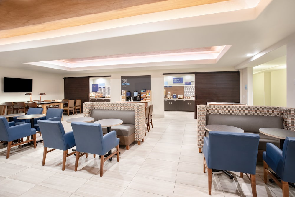 Holiday Inn Express and Suites Chowchilla - Yosemite Park Area 36/58
