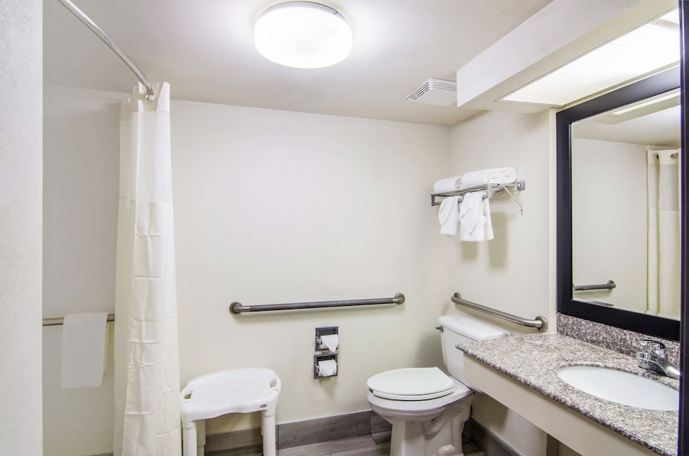 Quality Inn near University of Mobile 13/50