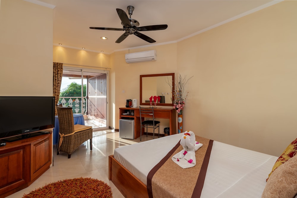 Glacis Heights Villa 9/50