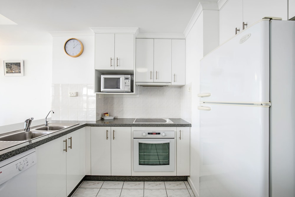 WINDWARD APARTMENTS 70/81