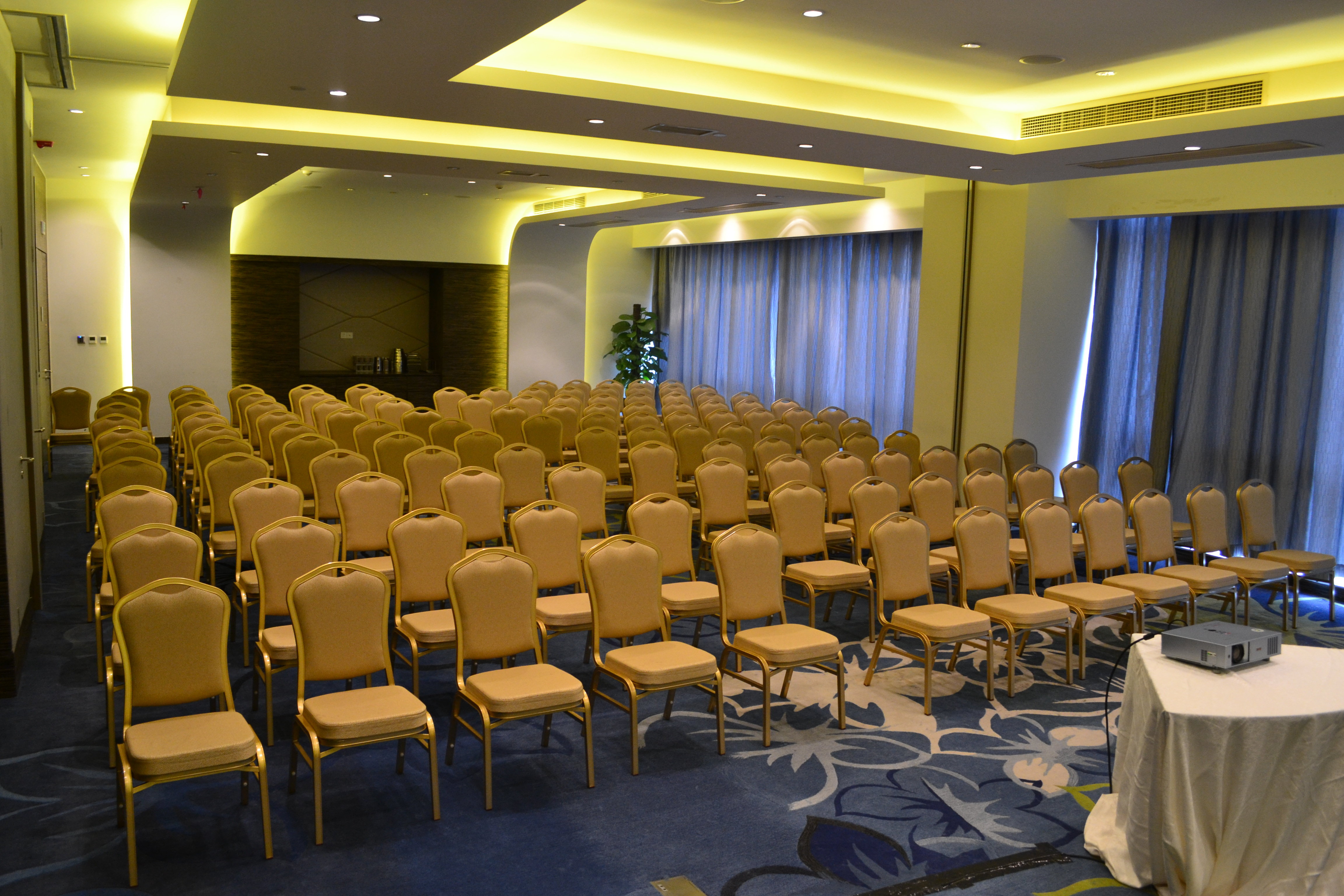 HOLIDAY INN SHANGHAI SONGJIANG 31/42