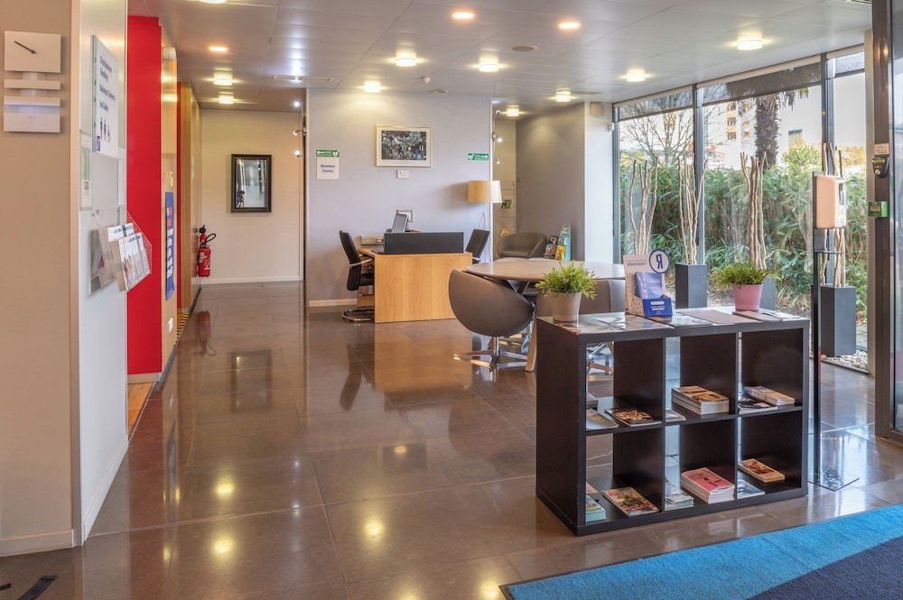 HOLIDAY INN EXPRESS SAINT NAZAIRE 12/76