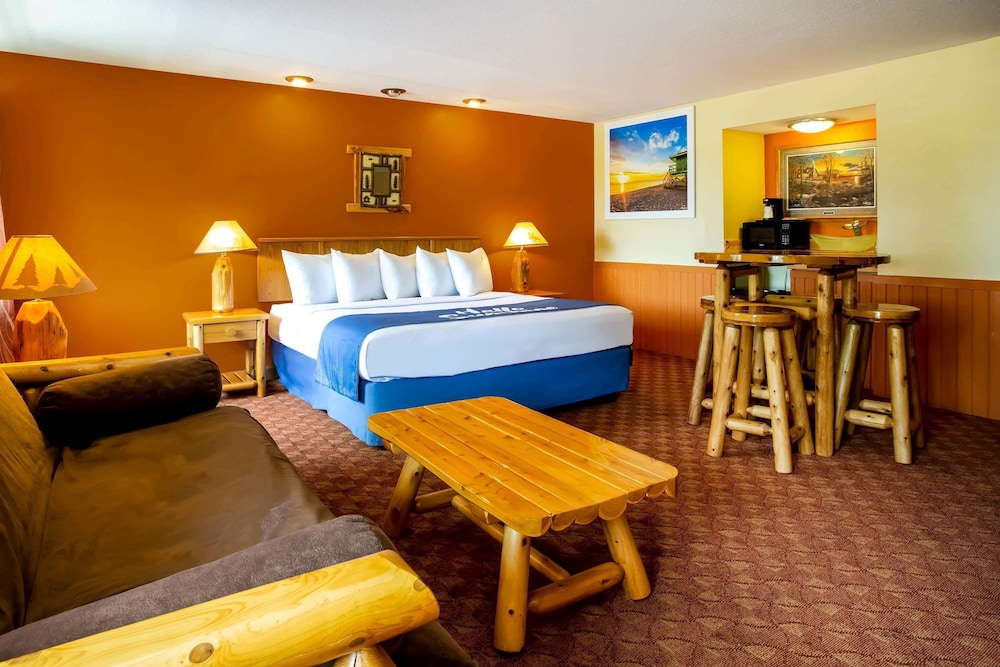 Days Inn & Suites by Wyndham Stevens Point 27/33