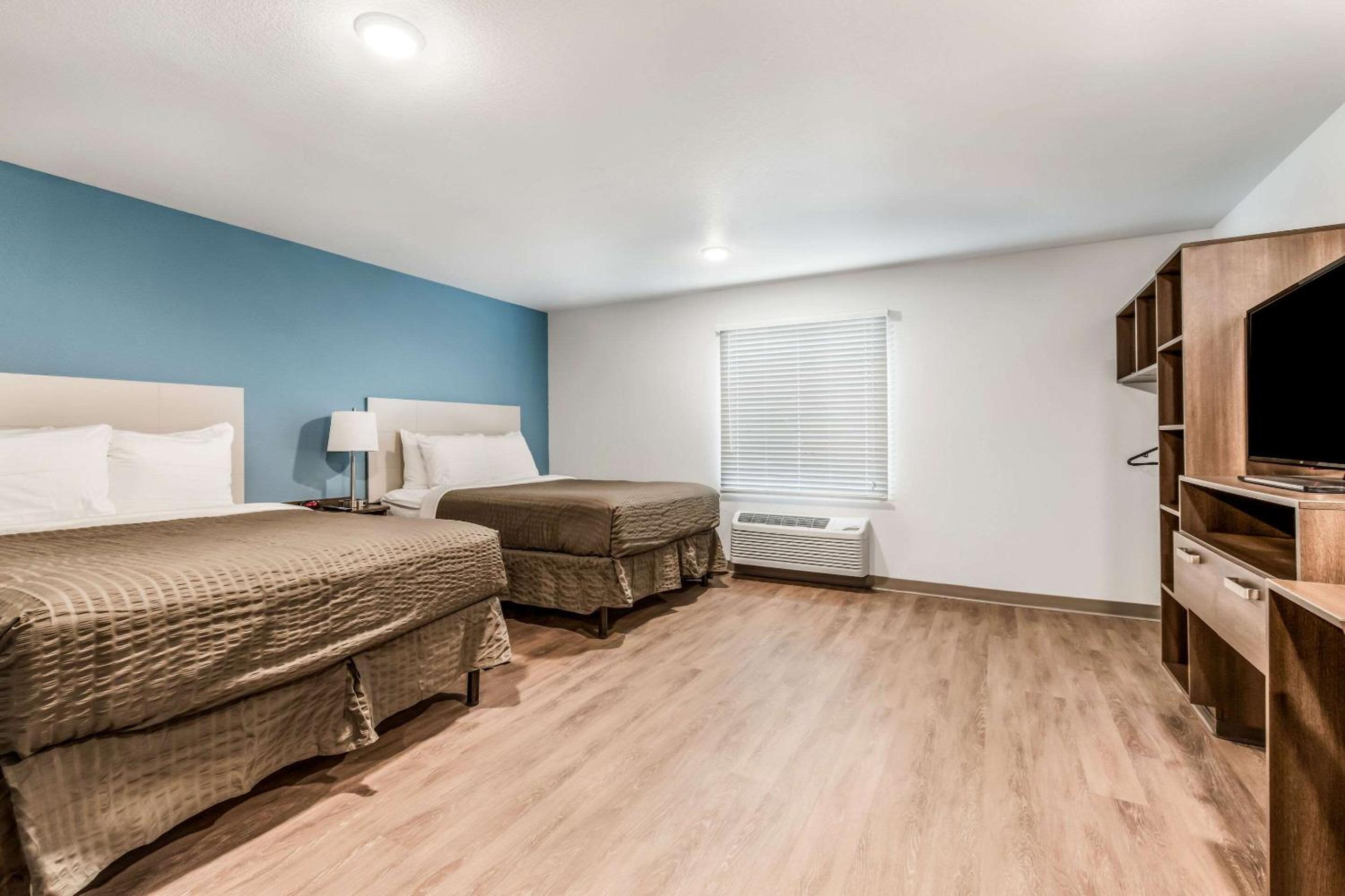 Room, 2 Queen Beds, Bathtub, Accessible
