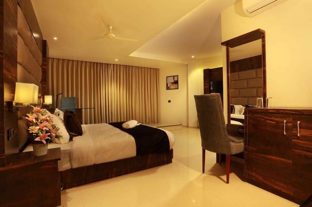 AURA ONE HOTEL 24/45