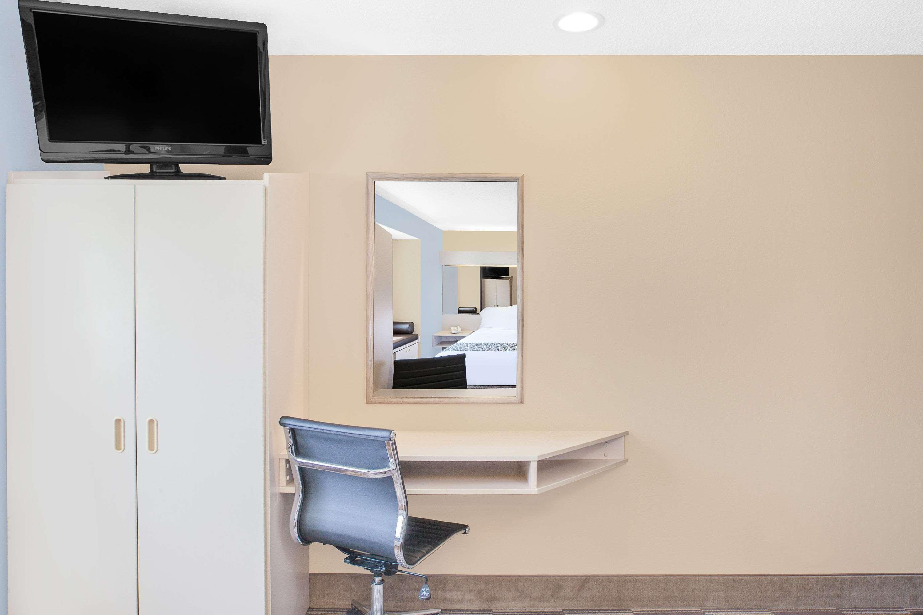 Microtel Inn & Suites By Wyndham Clear Lake 21/25