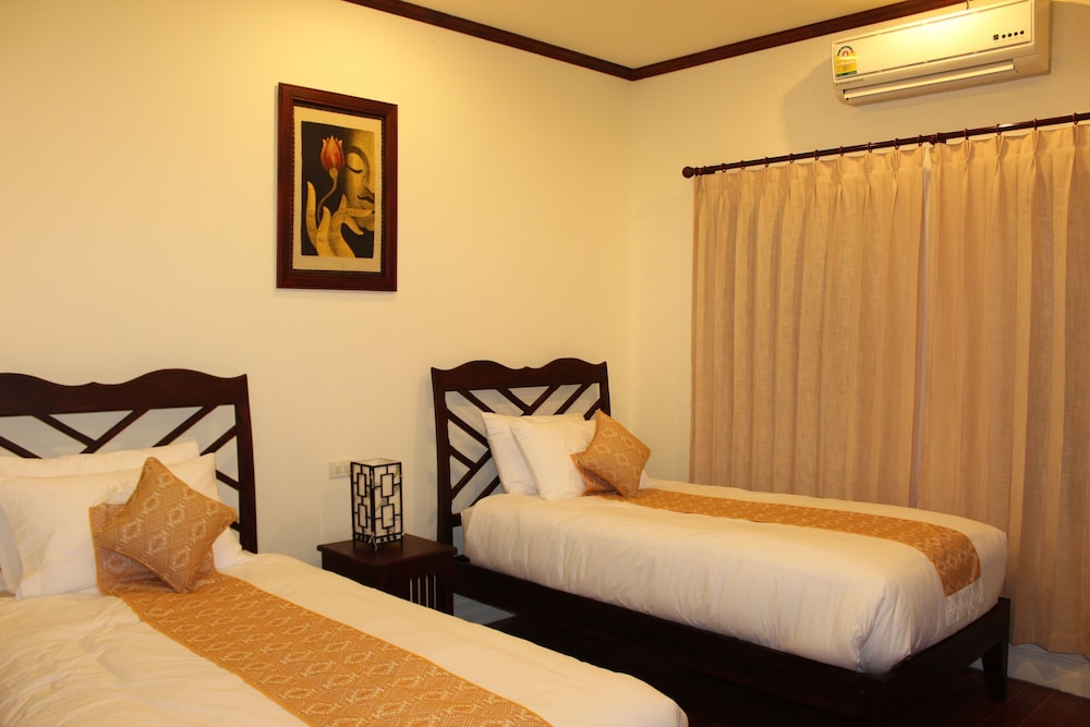 DELUXE, TWIN BEDS