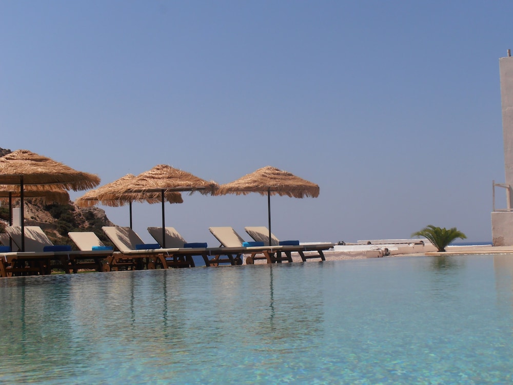 GOLDEN MILOS BEACH 7/51