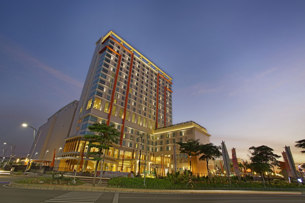 HARRIS Hotel & Conventions Bekasi 1/47