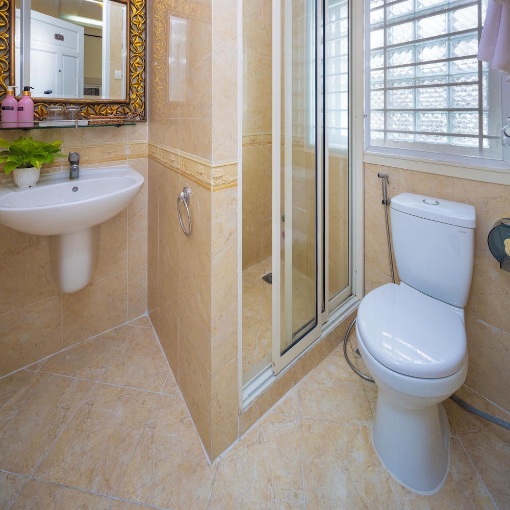 Hoang Thanh Thuy Hotel 1 74/77