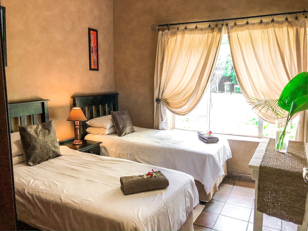 Ingwenya Lodge 10/50