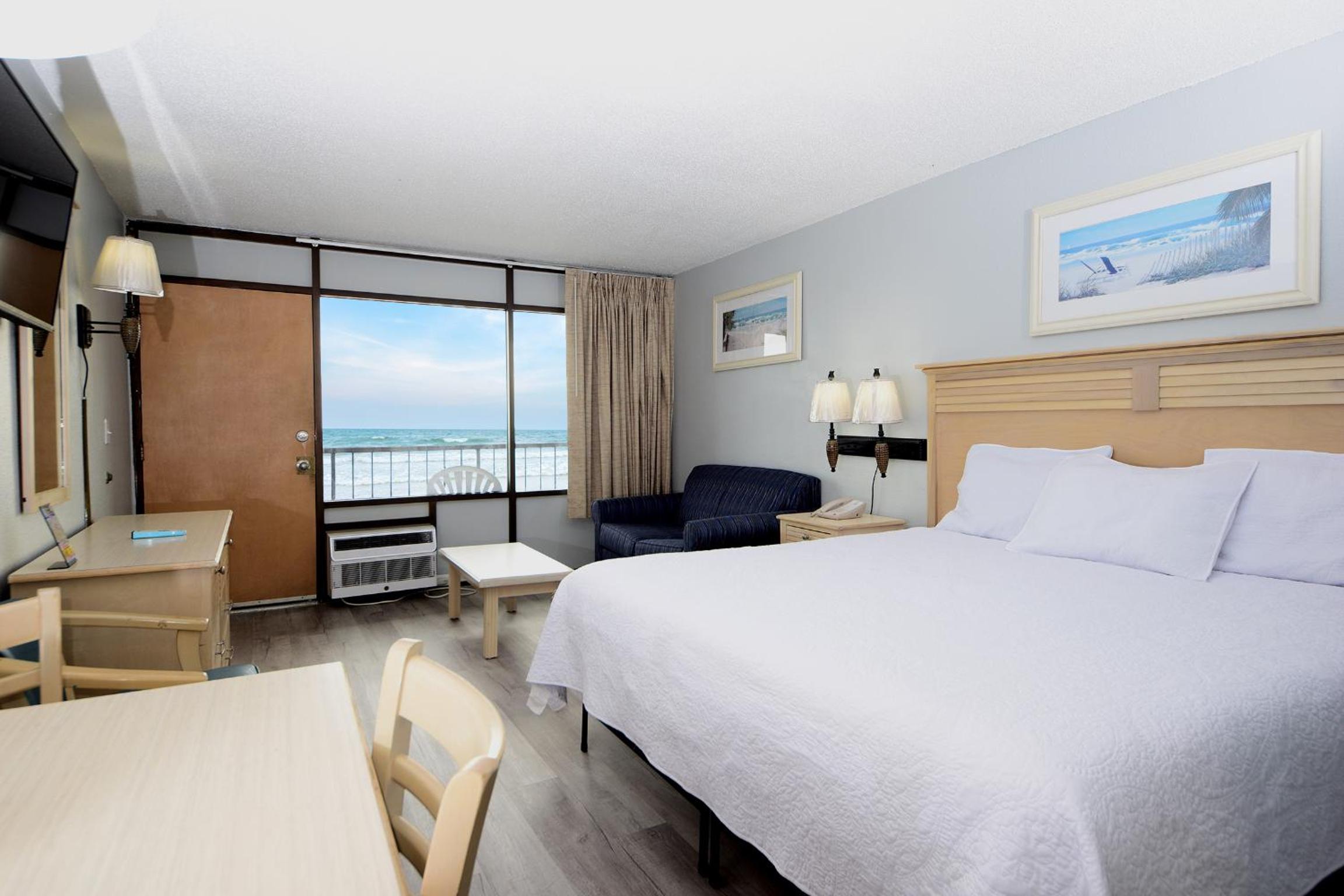 1 Bedroom, Efficiency, Twin Beds, King Bed, Ocean Front, Sofa