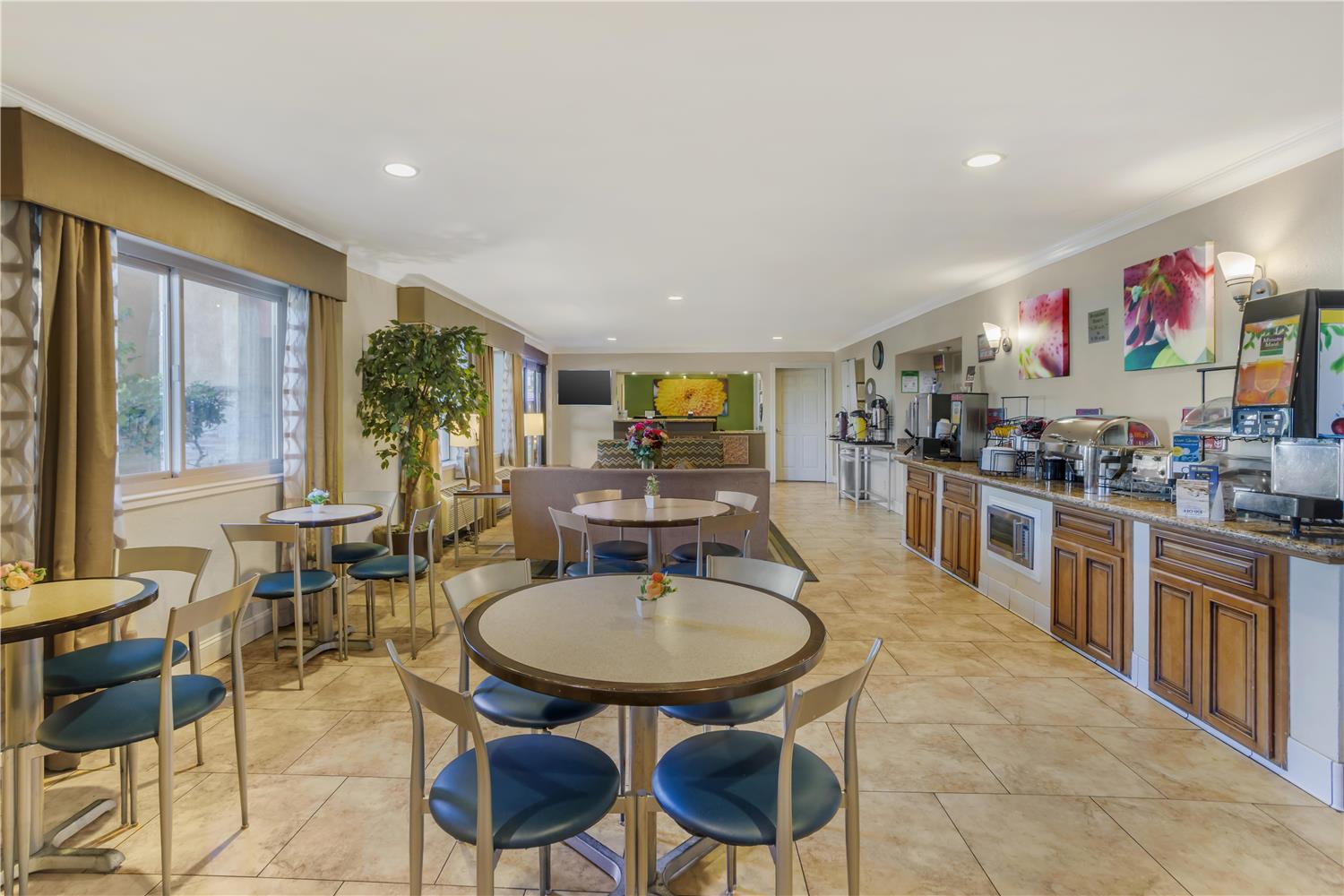 Best Western Plus Pleasanton Inn 16/23