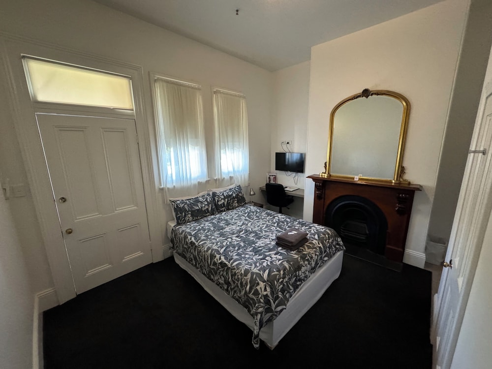 Maisonette, Queen Bed