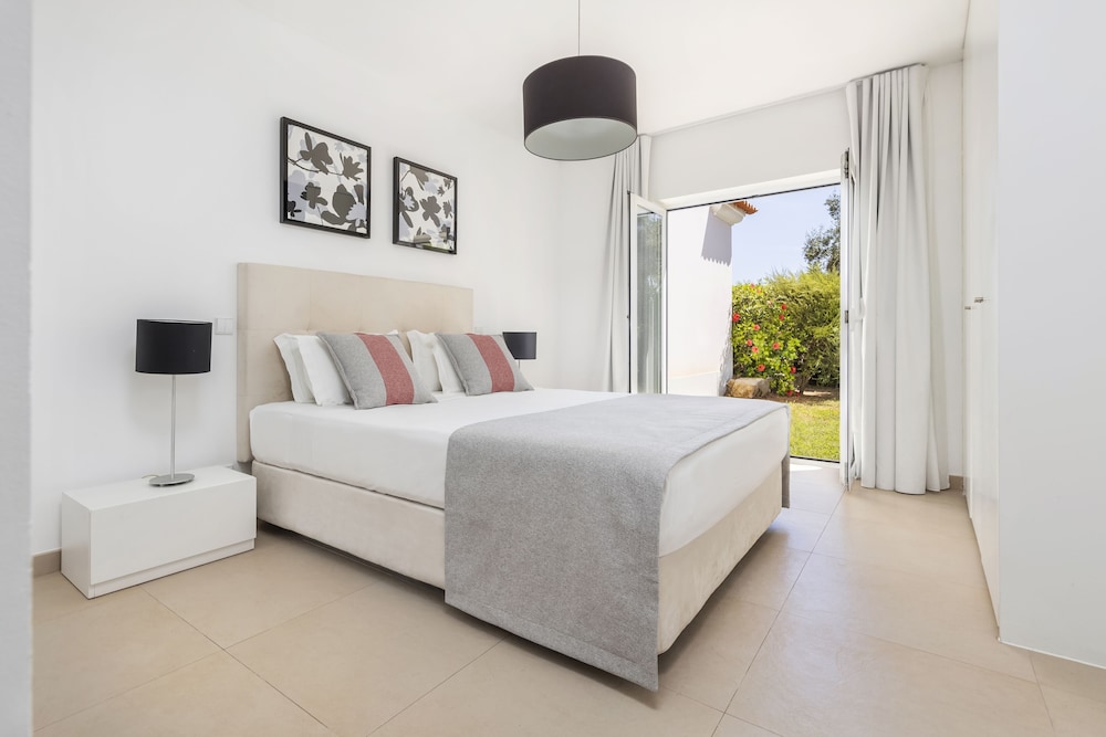 Eden Villas and Apartments 26/66