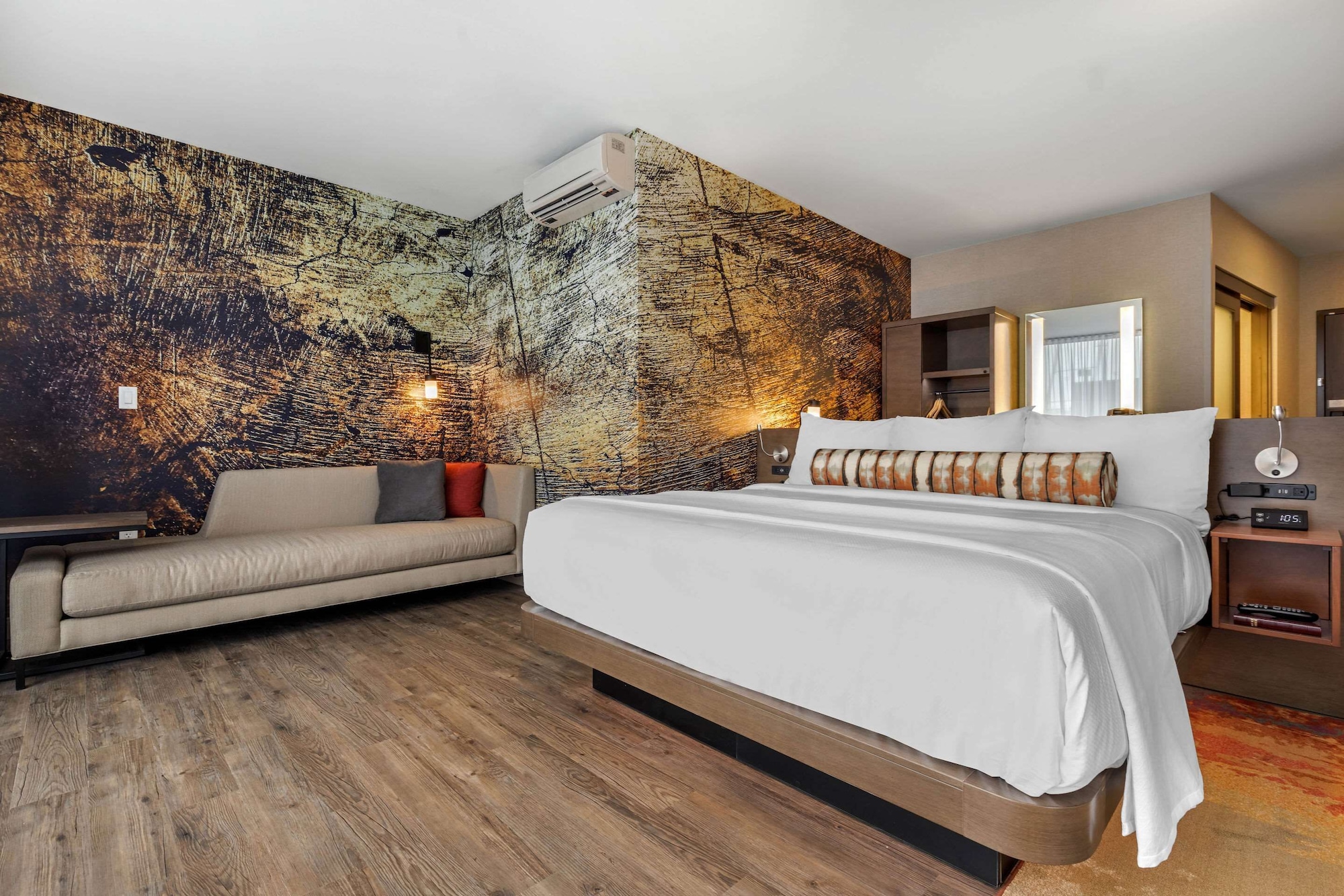 ROOM, KING BED, ACCESSIBLE
