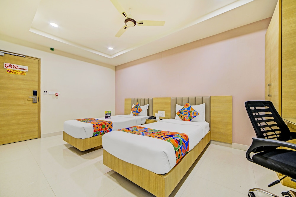 Oyo 14745 Veeraj Suites 25/50