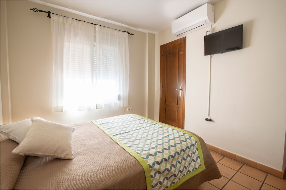 Hostal Apartamentos El Gallo 6/23