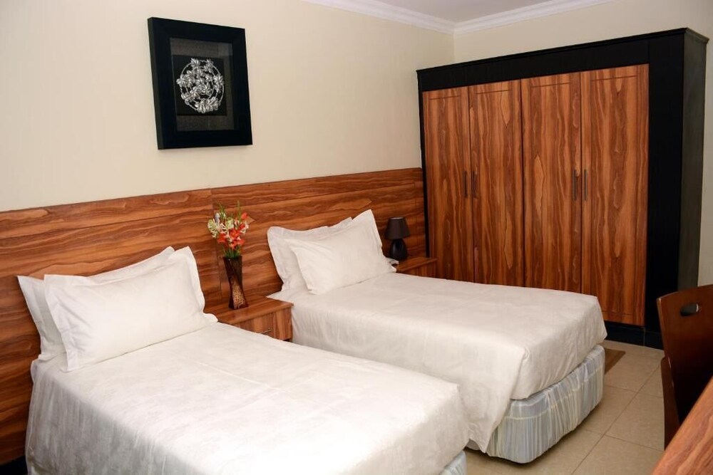 2 BEDROOMS, STANDARD, TWIN BEDS, CITY VIEW