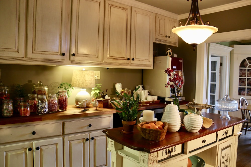 Williamsburg Manor B&amp;B 30/50