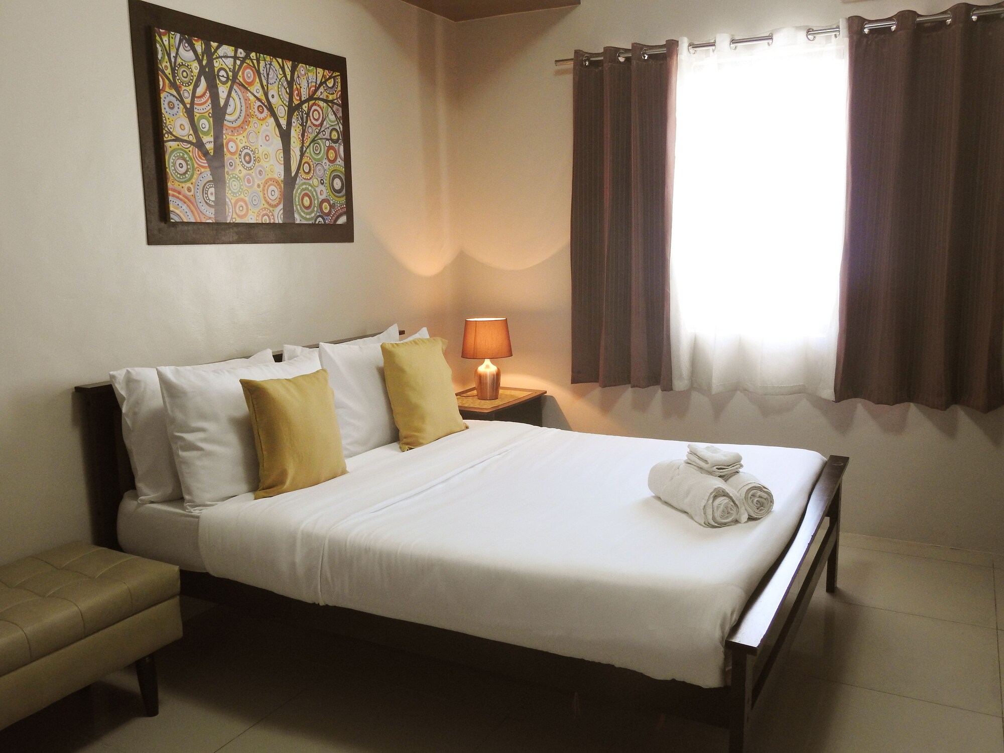 DELUXE, QUEEN BED