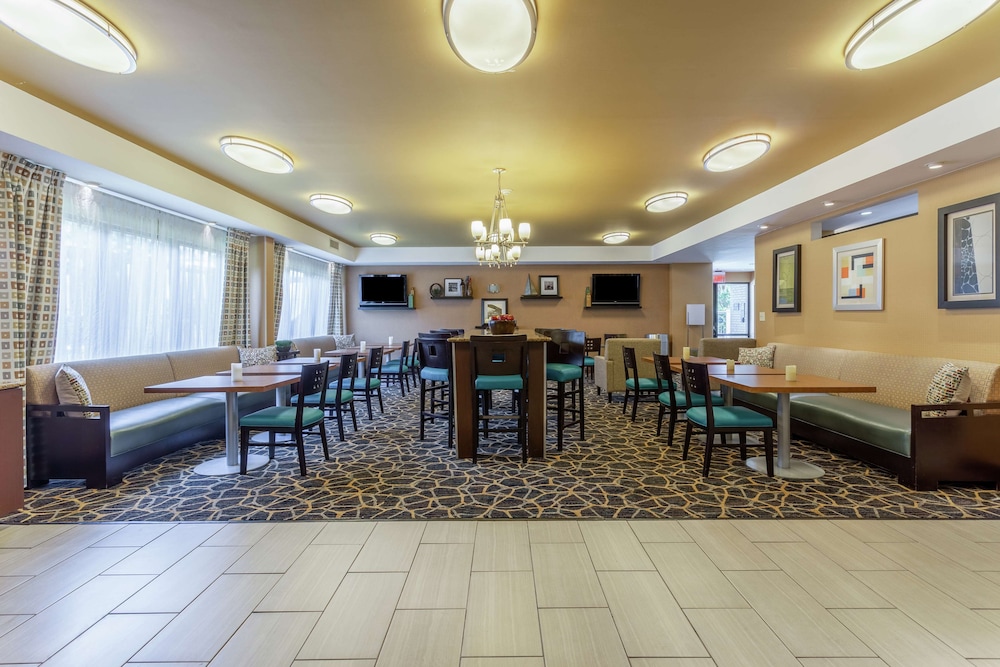 Hampton Inn Biloxi/Ocean Springs 20/24