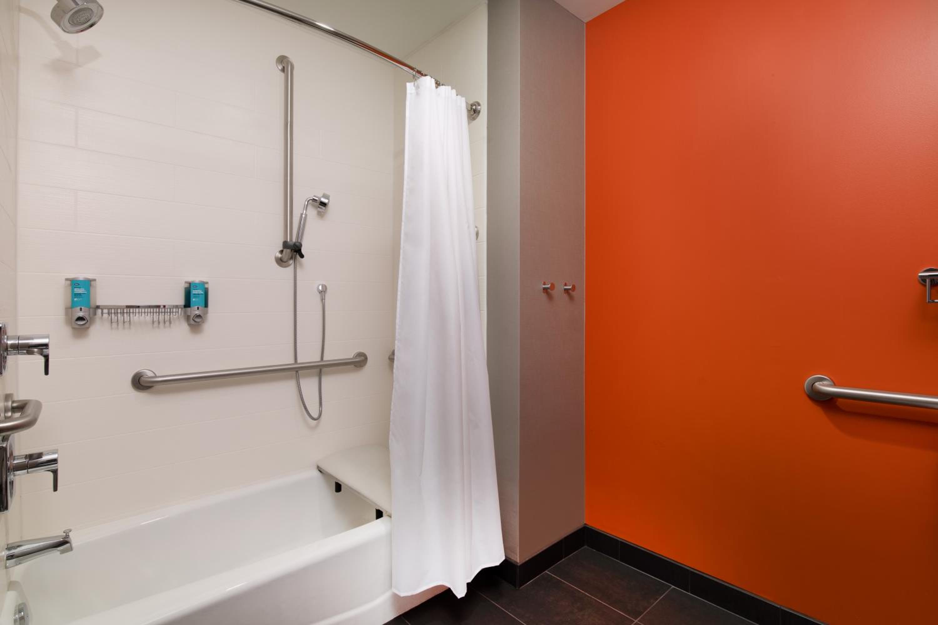 Aloft, Guest Room, 2 Queen Beds