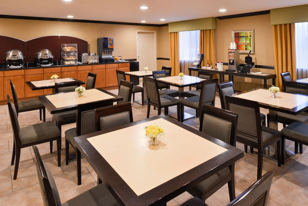 Hotel Chino Hills 50/63