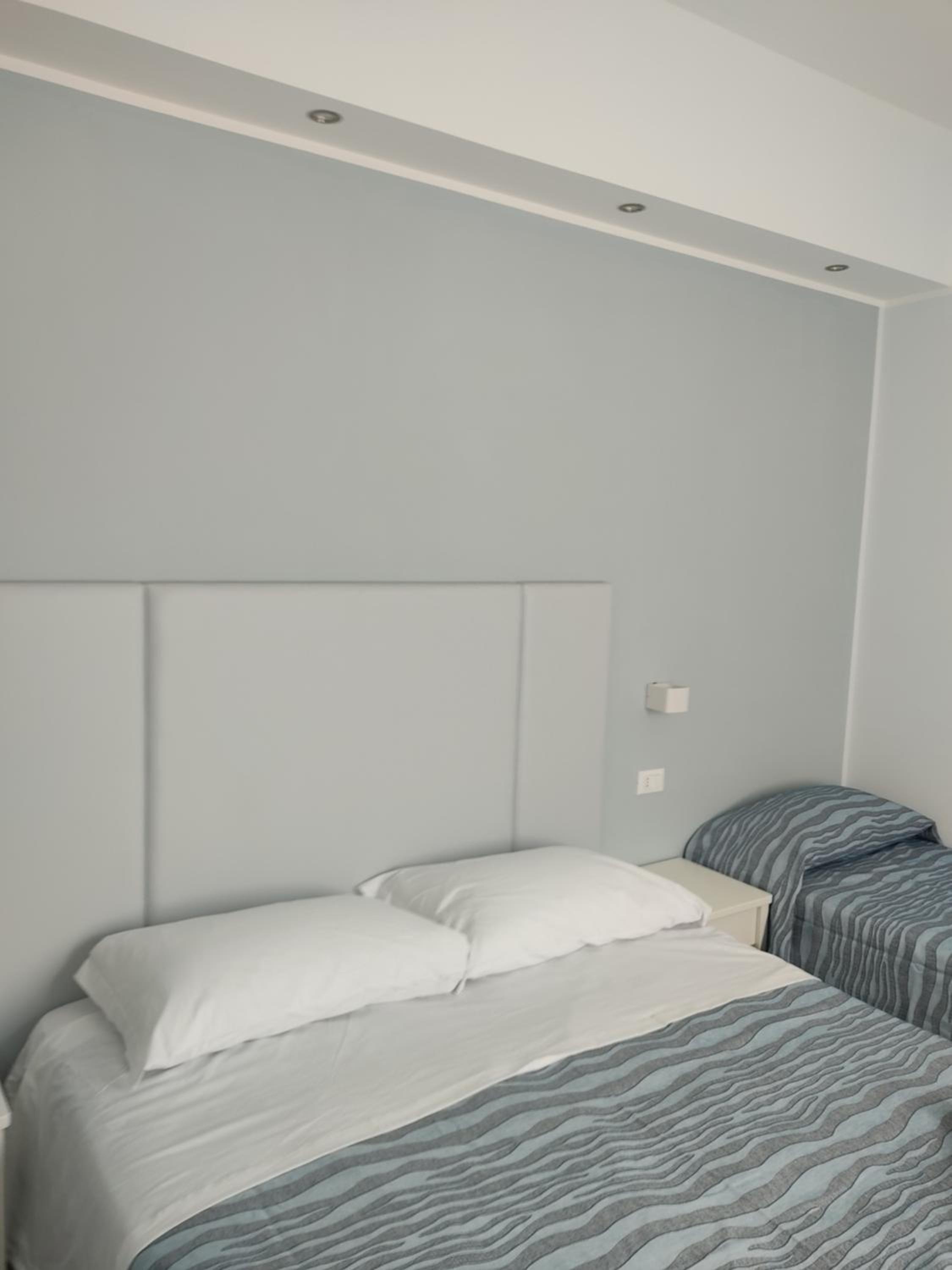 Room, Triple