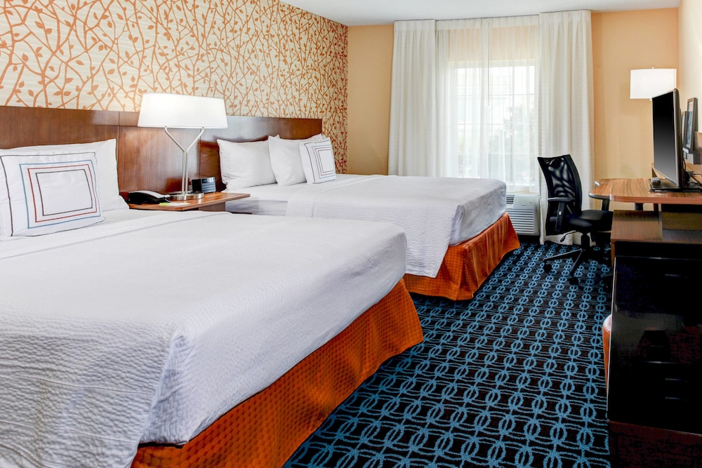 Fairfield Inn And Suites Cape Cod Hyannis 9/38