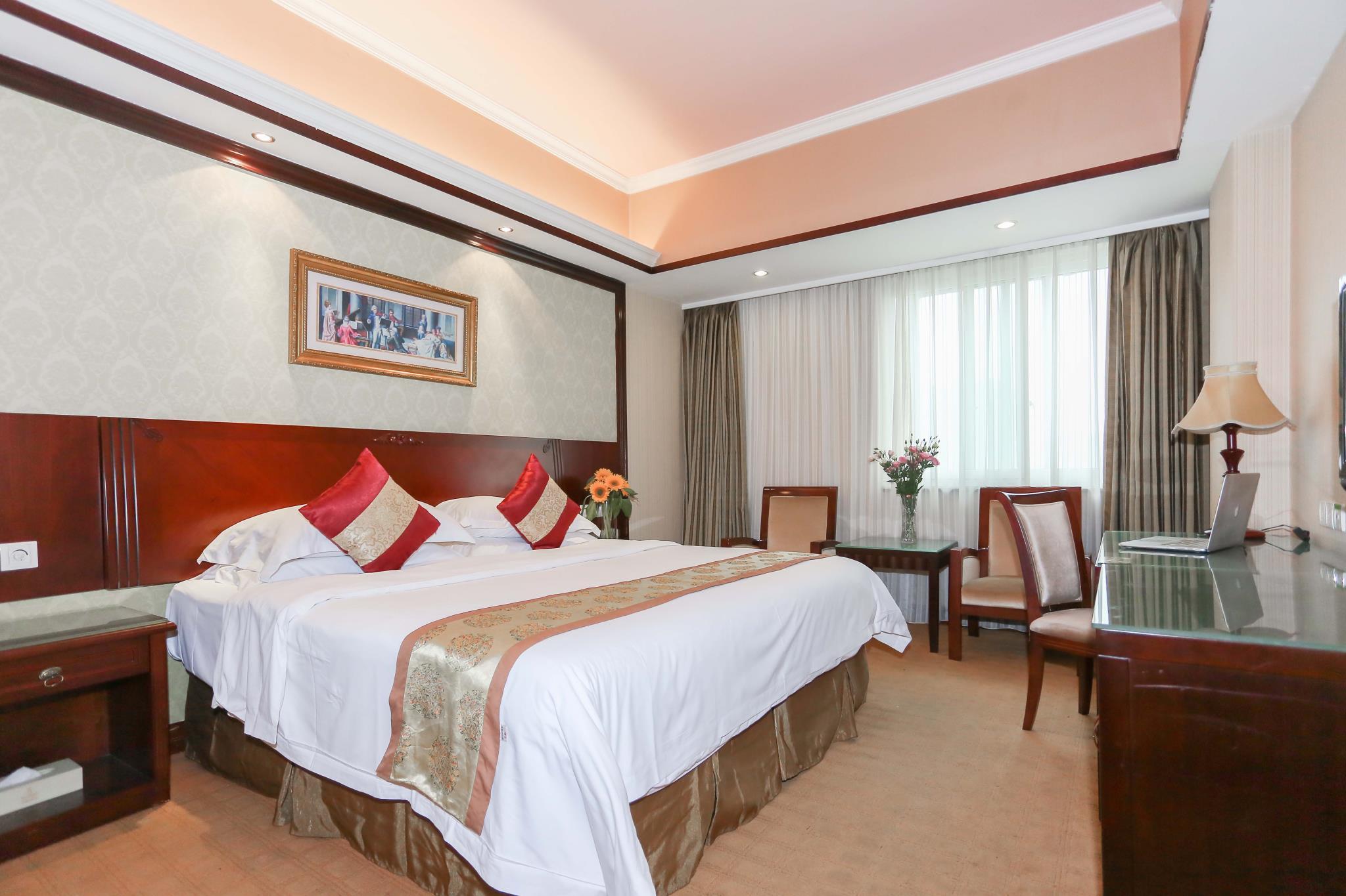 Room, Double Bed, No Window