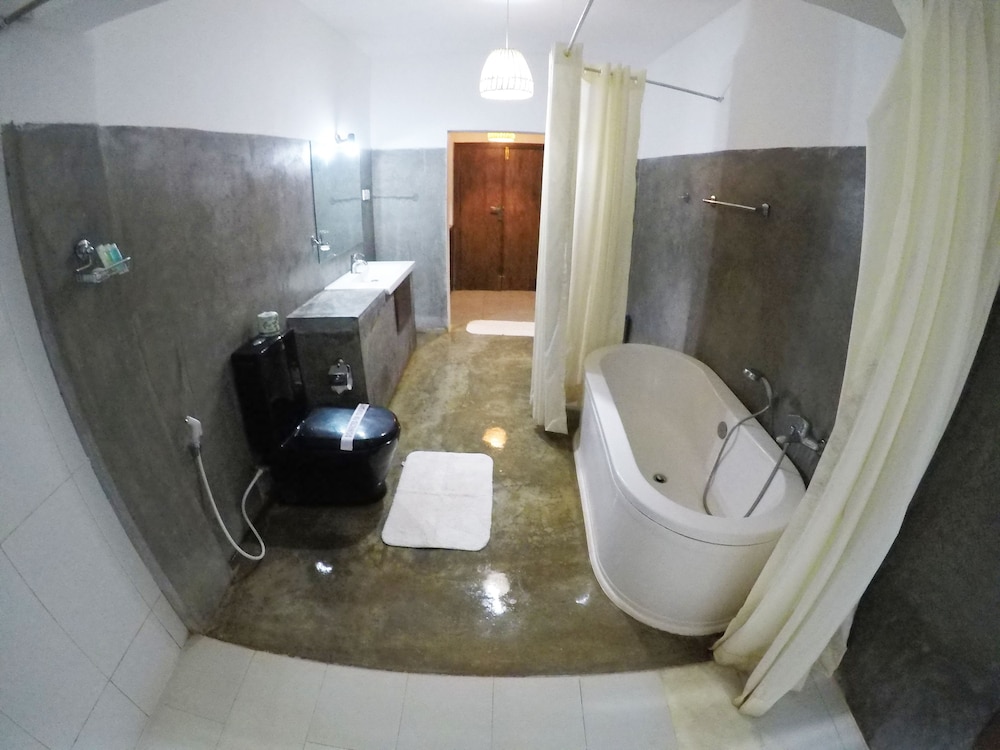 Pinthaliya Resort & Spa 48/50