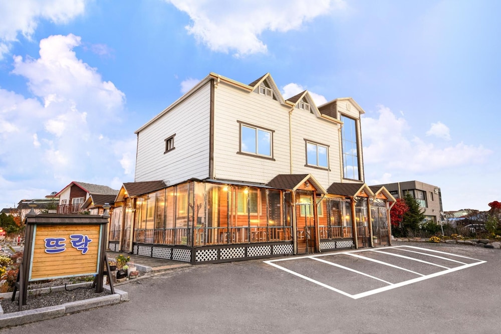 Sokcho Tteurak Pension 39/50