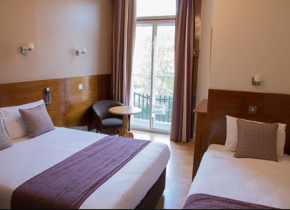 ROOM, TRIPLE
