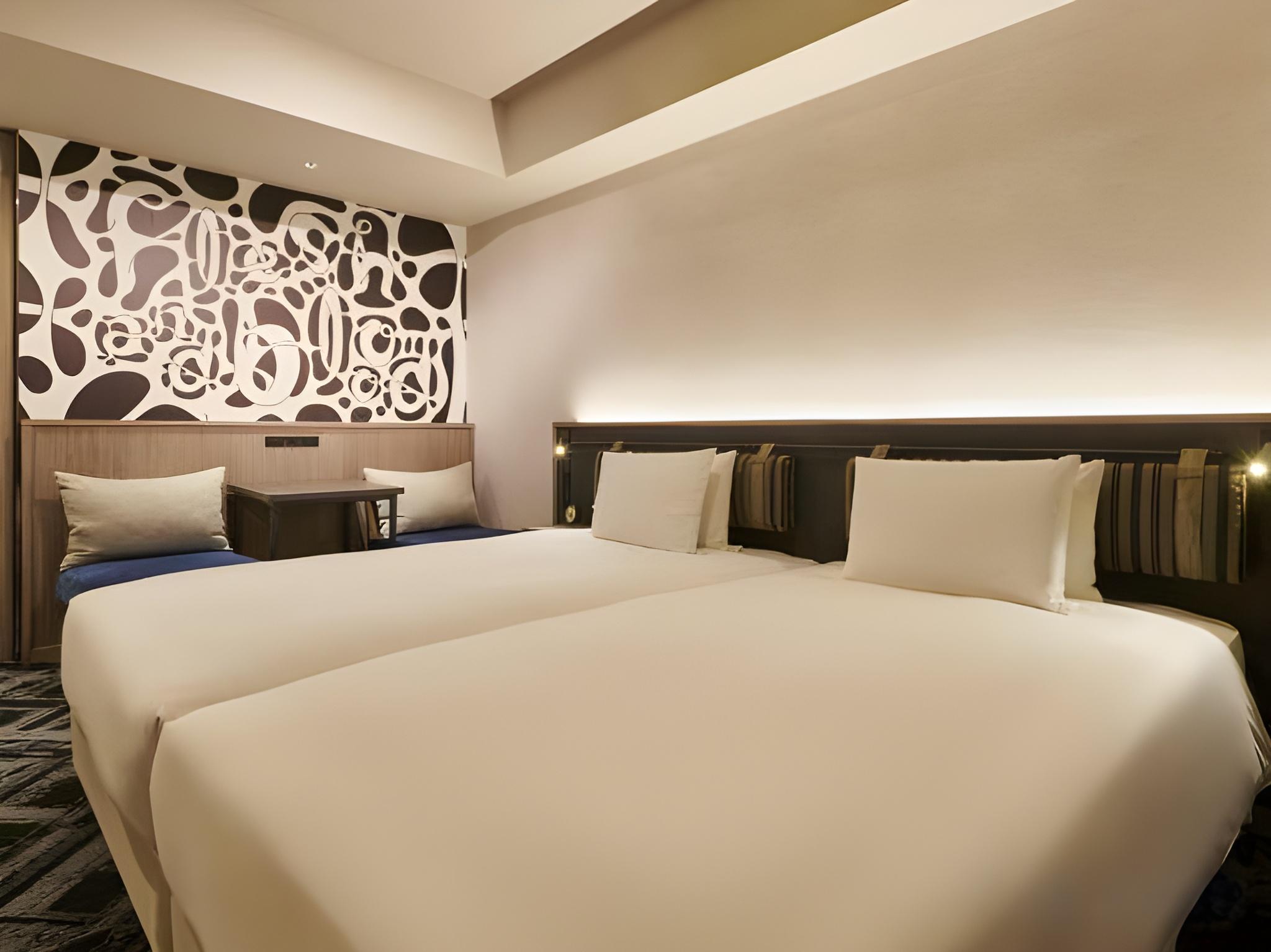Urban, Twin Beds