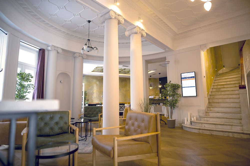Public House Hotel 36/50